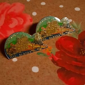 🍀3/15 Alaska Goldstream Pins set of 2